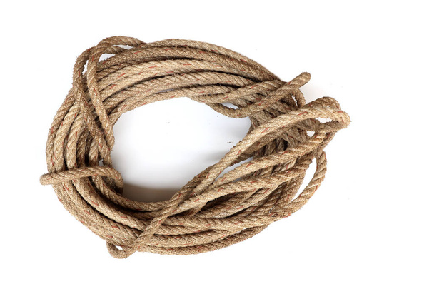 ロープのロール、白い背景に隔離されたロープの結び目 - 写真・画像