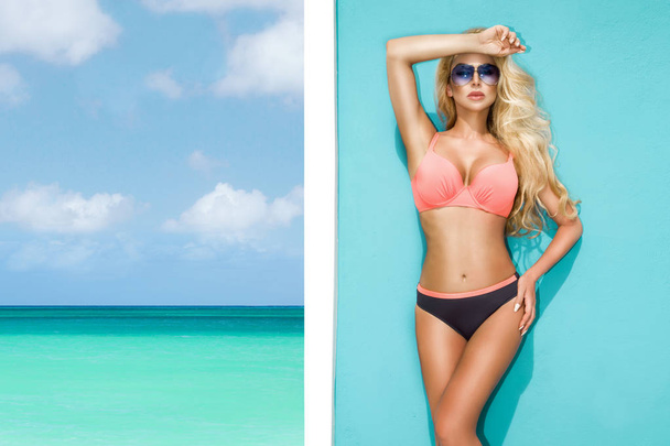 Cores de alta moda, Glamour Retrato de mulher de moda bonita em biquíni posando no verão perto do mar e céu azul em sol com óculos de sol lindos, menina ilha trópica em férias - Imagem
 - Foto, Imagem