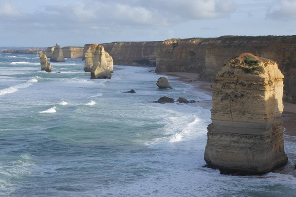 Maisema näkymä kahdelletoista apostolille Great Ocean Road Victoria
  - Valokuva, kuva