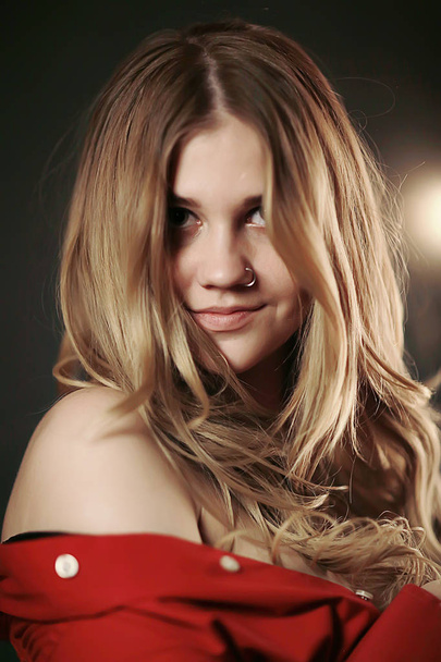 young blonde posing at home beautiful long hair - Foto, immagini