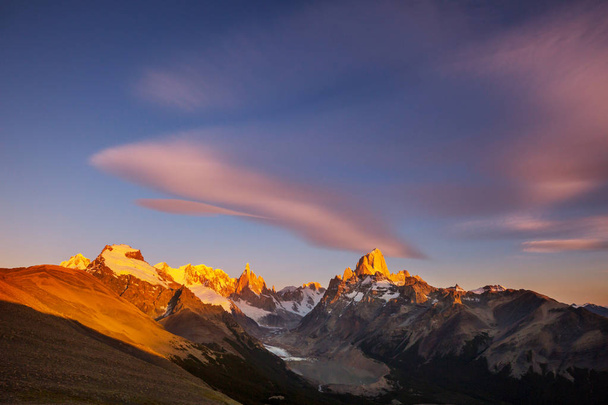 Famoso Cerro Fitz Roy - uno dei più belli e difficili da accento picco roccioso in Patagonia, Argentina - Foto, immagini
