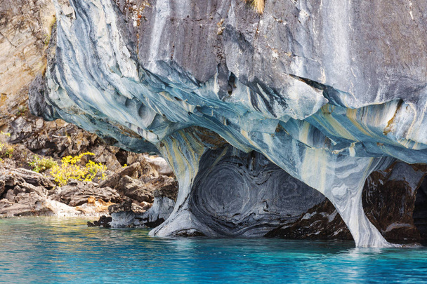 Grottes de marbre inhabituelles sur le lac du général Carrera, Patagonie, Chili. Carretera Voyage austral
. - Photo, image
