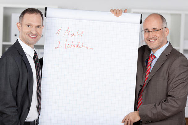 Two businessmen present flipchart - Фото, зображення