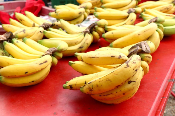 plátano en el mercado
 - Foto, imagen