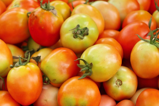 Pazardaki domatesler - Fotoğraf, Görsel