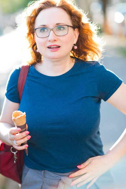 Woman eating ice cream feeling stomach ache. - Foto, afbeelding