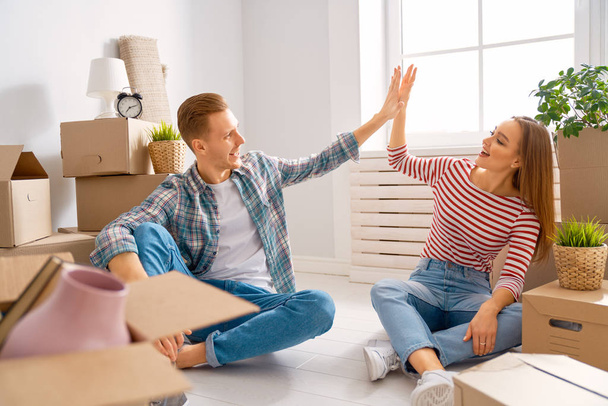 couple moving to new apartment - Photo, Image