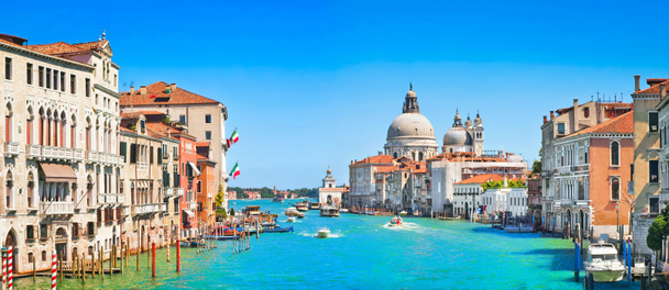 canal Grande ile basilica di santa maria della salute Venedik, İtalya - Fotoğraf, Görsel