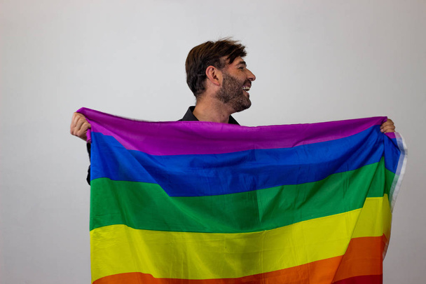 ゲイプライド運動LGBT Rainを持つハンサムな若者の肖像画 - 写真・画像