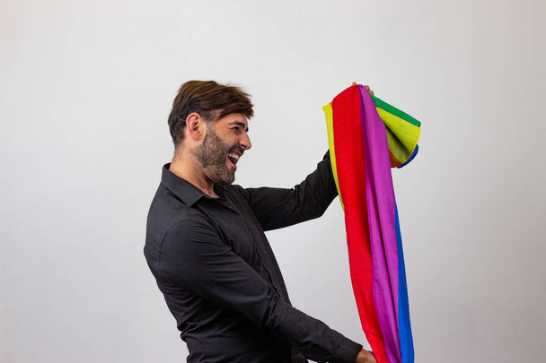 Muotokuva komea nuori mies homo ylpeys liikkeen LGBT Rain
 - Valokuva, kuva