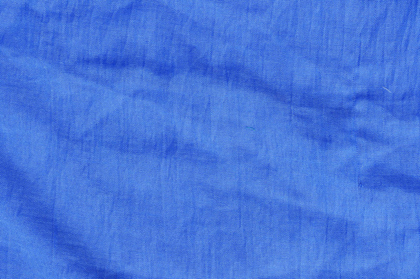 Textuur van donker blauwe stof. Zee-groene textuur. De sjaal is blauw. - Foto, afbeelding