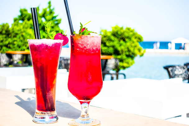 Koktejly v baru resort u moře - Fotografie, Obrázek