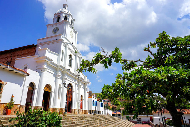 Iglesia de la Mesa de los Santos, Colombia
 - Foto, imagen
