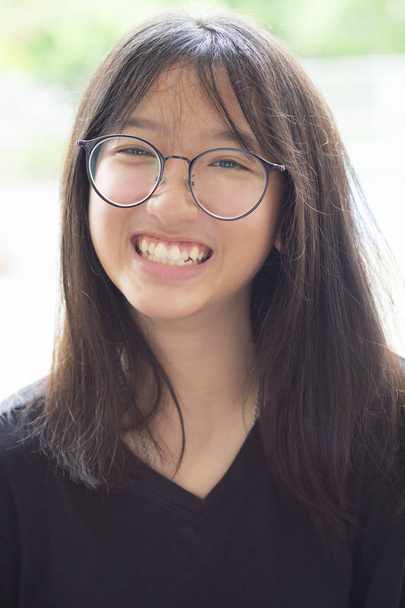 headshot di asiatico adolescente dentino sorridente faccia con felicità em
 - Foto, immagini
