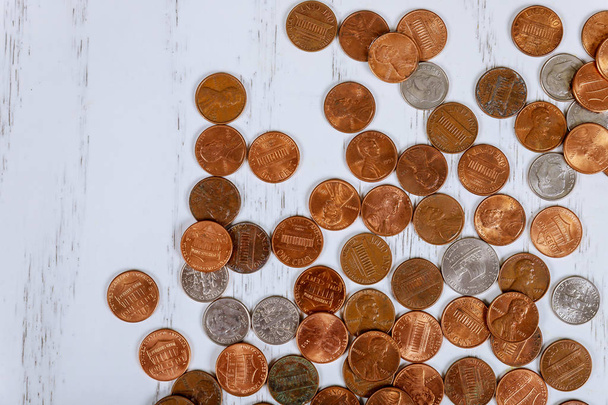 primer plano de la moneda estadounidense en la mesa de madera
 - Foto, Imagen