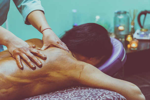 Лікування масажу в спа-центрі
 - Фото, зображення