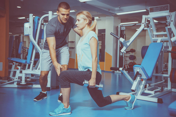 Personal Training im Fitnessstudio - Foto, Bild