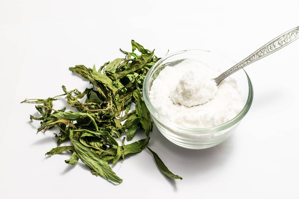 Foglie secche di stevia
 - Foto, immagini