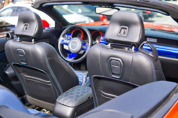 Vista do interior de um automóvel moderno
 - Foto, Imagem