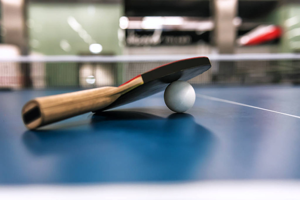 Table tennis racket and ball - Foto, Imagen