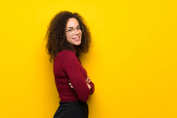 Dominican woman with turtleneck sweater with arms crossed - Foto, imagen