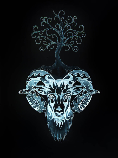 az Aries, a Szent állat szimbóluma és az élet fájának díszfestménye. - Fotó, kép