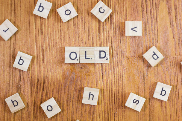 Wort oder Phrase alt gemacht mit Scrabble-Buchstaben, tolles Image für Ihre Bedürfnisse. - Foto, Bild