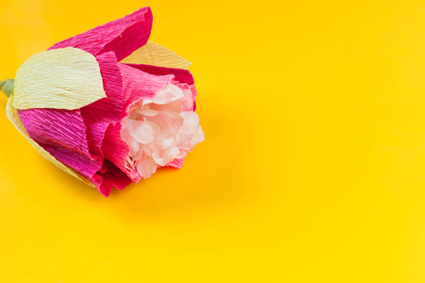 гофрированный бумажный цветок
 - Фото, изображение