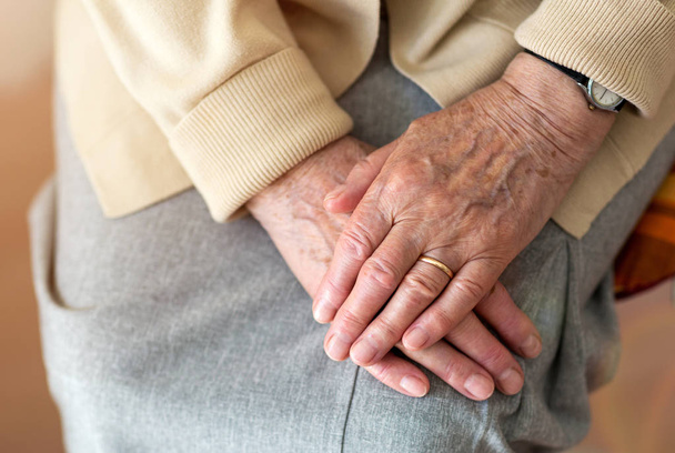 Wrinkled hands of a senior woman - Fotoğraf, Görsel