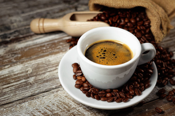 taza de café y granos de café - Foto, Imagen