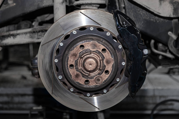 Система гальмування автомобіля з вилученим колесом з диском
 - Фото, зображення