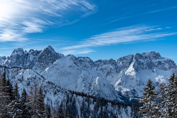 dia de inverno nos alpes de Friuli Venezia-Giulia
 - Foto, Imagem