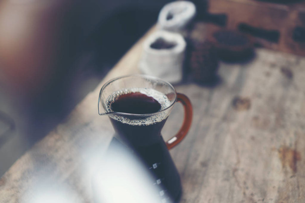 ホットブラックコーヒー、朝の生活 - 写真・画像