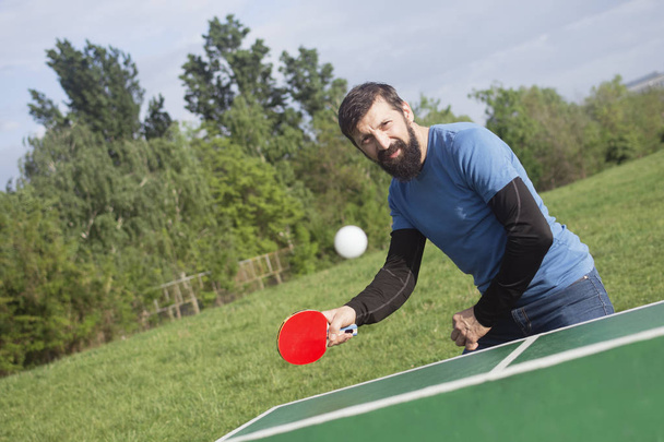 playing table tennis outdoors - Foto, immagini