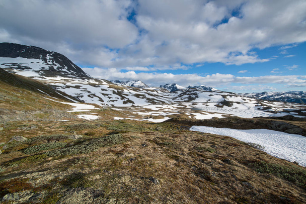 Mountain road by the Gaular river in Norway - Fotografie, Obrázek