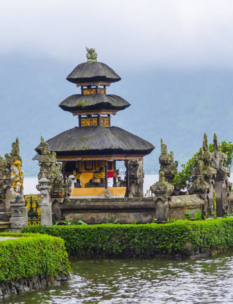 Pura Ulun Danu tempel op een meer Beratan. Bali - Foto, afbeelding