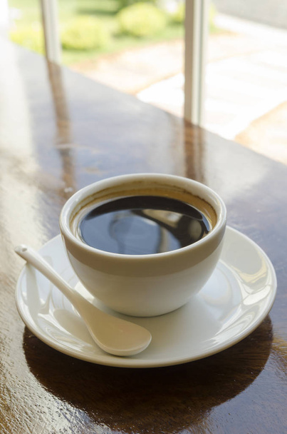 šálek kávy v kavárně interiéru - Fotografie, Obrázek