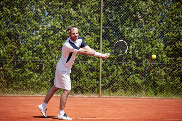 Tennis player waiting ball - Фото, зображення