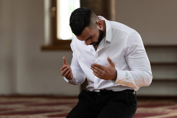 Young Business Man Muslim Praying - 写真・画像
