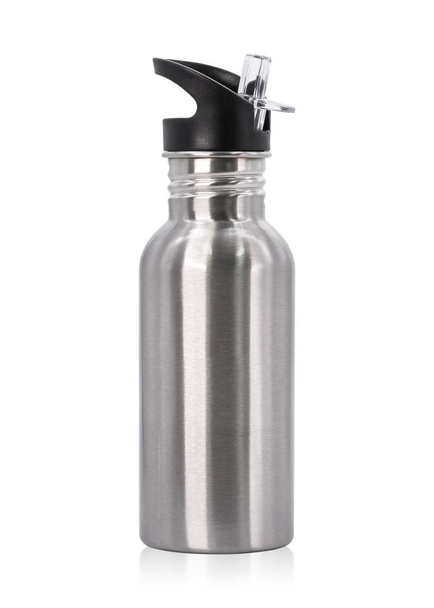 Bottiglia metallica e tubo di plastica isolati su sfondo bianco. Modello di bottiglia d'acqua vuota per mantenere la temperatura. Ritaglio percorso oggetto
 - Foto, immagini