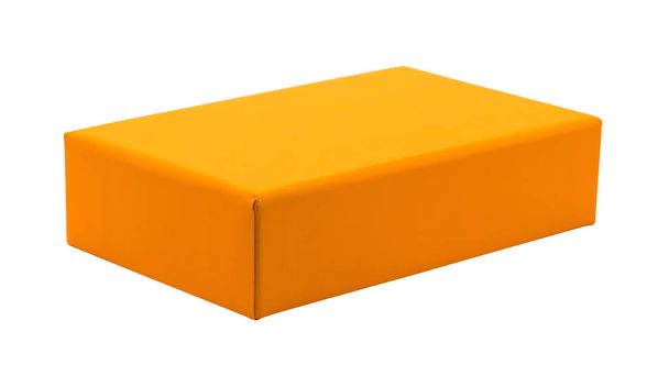 Leeg vak geïsoleerd op witte achtergrond. Oranje productpakket voor uw ontwerp. Uitknippaden object. (Rechthoek vorm ) - Foto, afbeelding