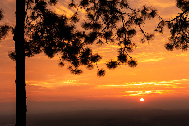Beautiful sunrise overlooking mountain landscape on the Mon Sone - Фото, изображение