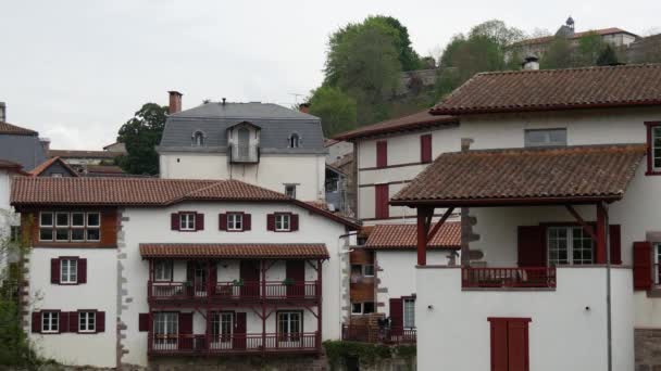 Fransa'nın güneyinde Pays Bask, Saint Jean Pied de Port manzara - Video, Çekim