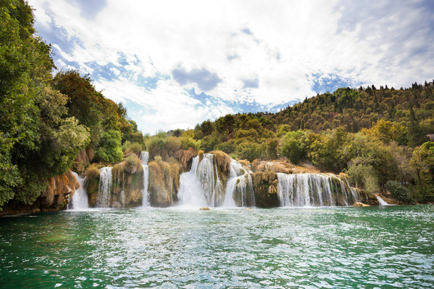 Krka, Sibenik, Croacia - Nadar en las cascadas de Krka Na
 - Foto, imagen