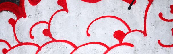 Fragmento de pinturas coloridas de grafite de arte de rua com contornos e sombreamento de perto. Textura de fundo da cultura da arte contemporânea juvenil. Cores rosa vermelho e preto
 - Foto, Imagem