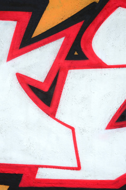 Fragmento de pinturas de graffiti de arte urbano de colores con contornos y sombreado de cerca. Textura de fondo de la cultura del arte contemporáneo juvenil. Colores naranja, rojo y negro
 - Foto, imagen