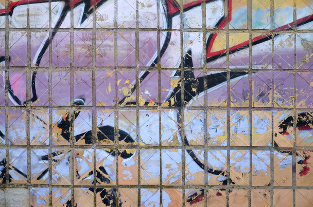 Фрагмент цветных уличных граффити с контурами и затенением крупным планом. Фоновая текстура молодежной культуры современного искусства. Фиолетовый и белый цвета
 - Фото, изображение