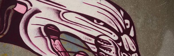 Fragment van gekleurde straatkunst graffiti schilderijen met contouren en arcering close-up. Achtergrond textuur van de jeugd hedendaagse kunst cultuur. Boze Pantera karakter van de snuit - Foto, afbeelding