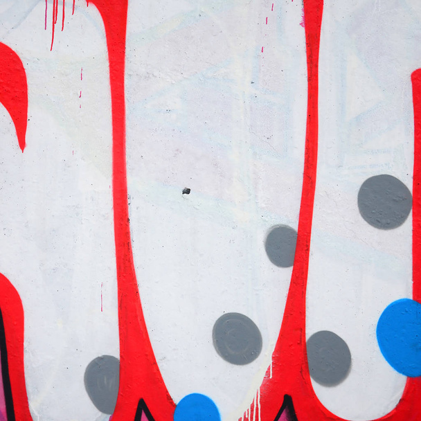 輪郭とシェーディングがクローズアップされた色付きのストリートアートの落書き絵の断片。青少年現代美術文化の背景テクスチャー。ピンクの赤と黒の色 - 写真・画像