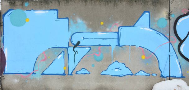 Θραύσμα από χρωματιστούς πίνακες γκράφιτι του δρόμου με καμπύλες και σκίαση. Φόντο της κουλτούρας της σύγχρονης τέχνης της νεολαίας. Μπλε και μαύρα χρώματα - Φωτογραφία, εικόνα